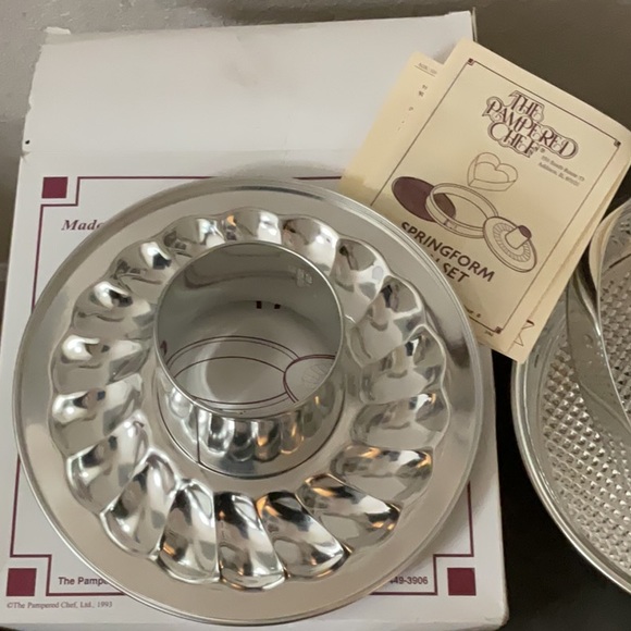 1993 Pampered Chef springform pan set - Picture 2 of 5